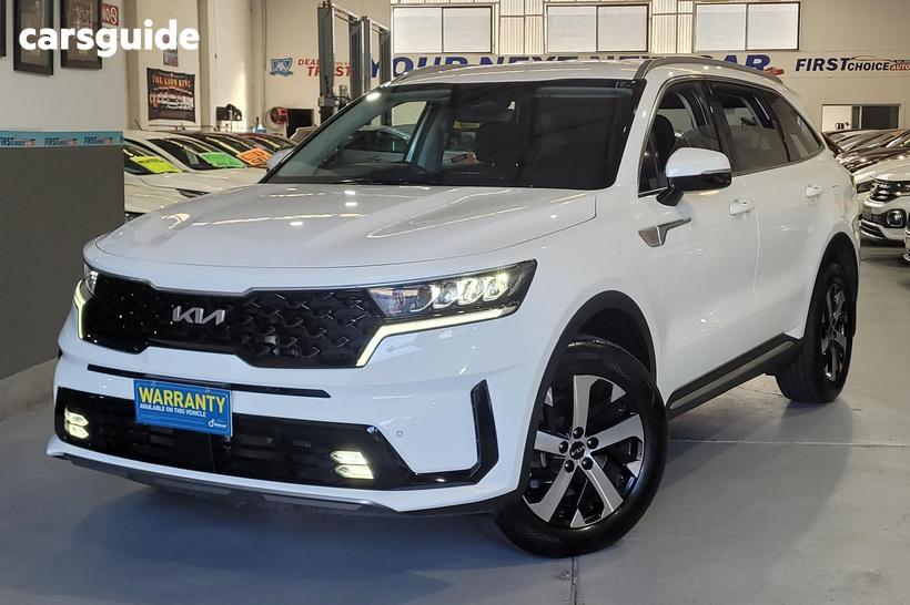 White 2023 Kia Sorento Wagon Sport 7 Seat