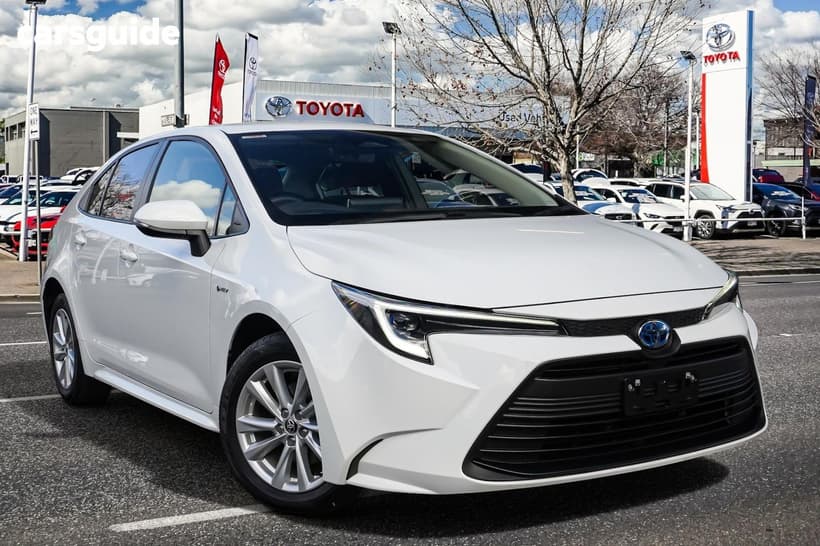 White 2025 Toyota Corolla Sedan Sx Hev