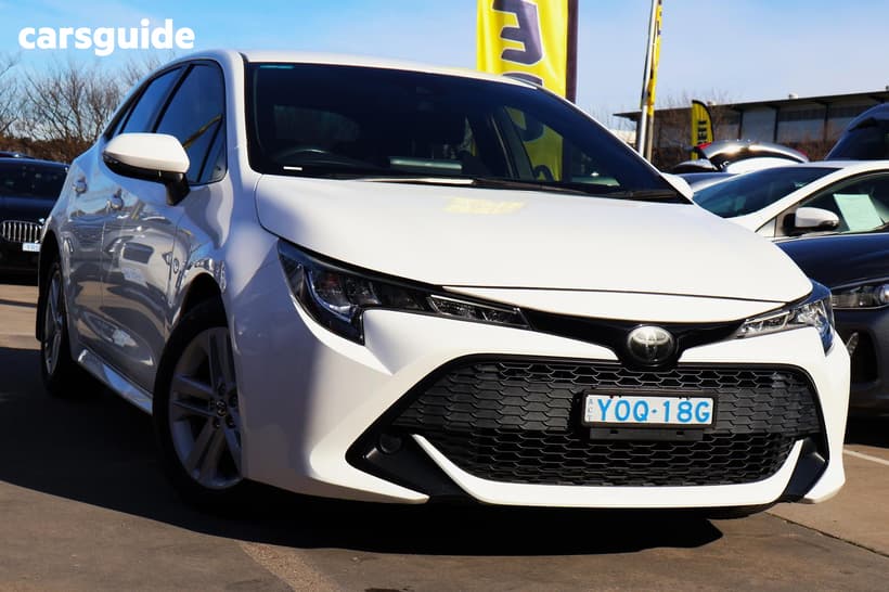 White 2018 Toyota Corolla Hatchback Ascent Sport