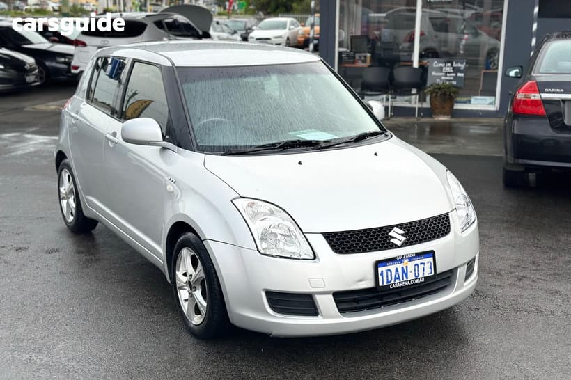 Silver 2009 Suzuki Swift Hatchback