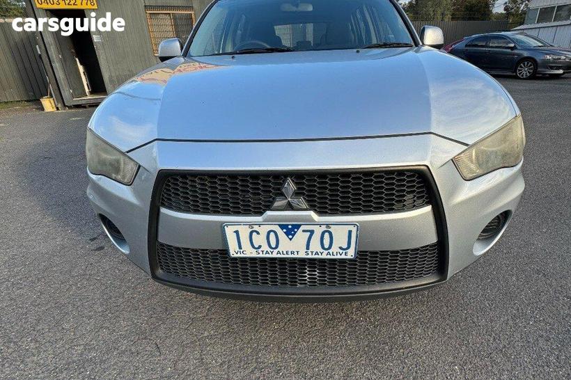 Silver 2011 Mitsubishi Outlander Wagon Ls (Fwd)