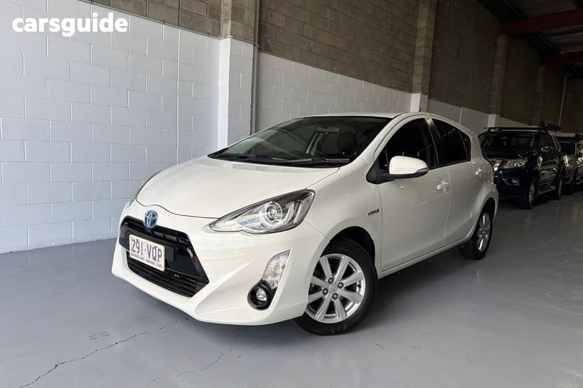 White 2015 Toyota Prius-C Hatchback I-Tech Hybrid