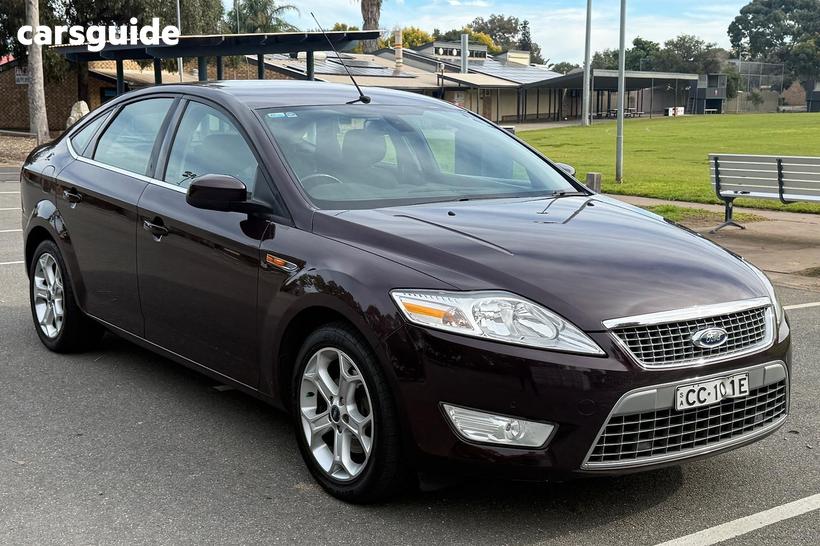 Purple 2010 Ford Mondeo Hatchback Zetec