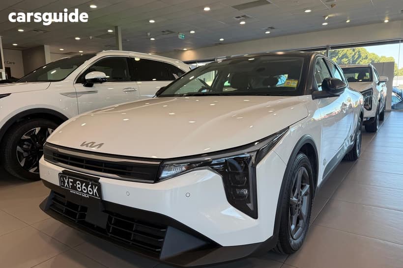 White 2025 Kia K4 Hatchback S