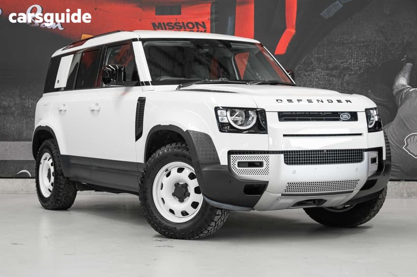 White 2024 Land Rover Defender Wagon 110 P300 S (221Kw)