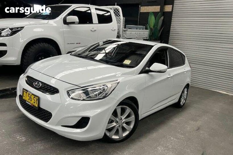 White 2018 Hyundai Accent Hatchback Sport
