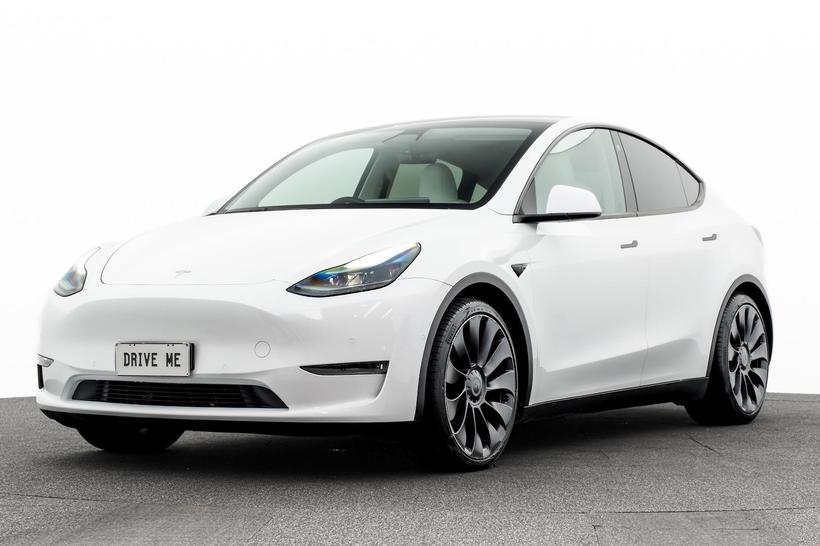 White 2023 Tesla Model Y Wagon Performance