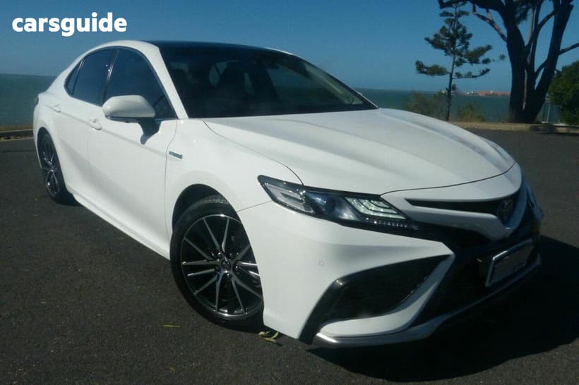 White 2021 Toyota Camry Sedan Sl Hybrid
