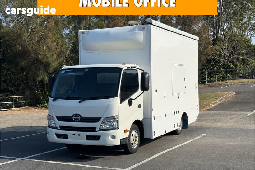 White 2017 Hino OTHER Commercial