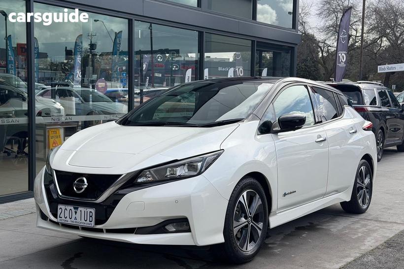 White 2022 Nissan Leaf Hatchback