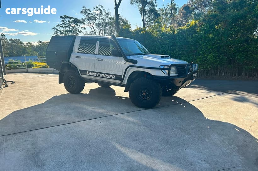White 2004 Toyota Landcruiser Wagon (4X4)