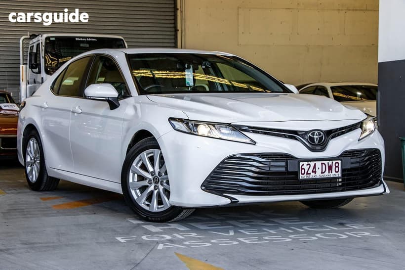 White 2018 Toyota Camry Sedan Ascent