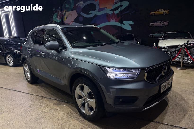 Grey 2018 Volvo XC40 Wagon T4 Momentum