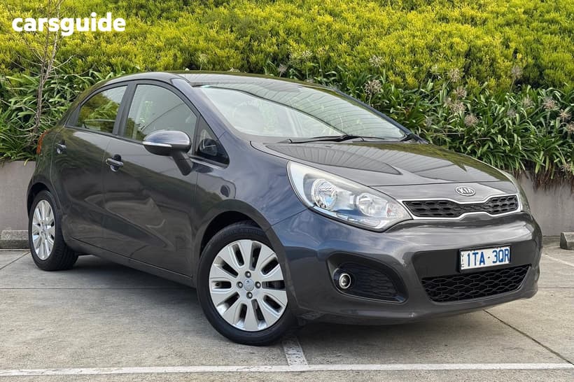 Grey 2012 Kia RIO Hatchback Si