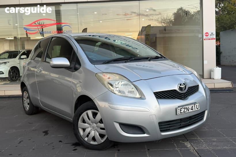 Silver 2010 Toyota Yaris Hatchback Yr