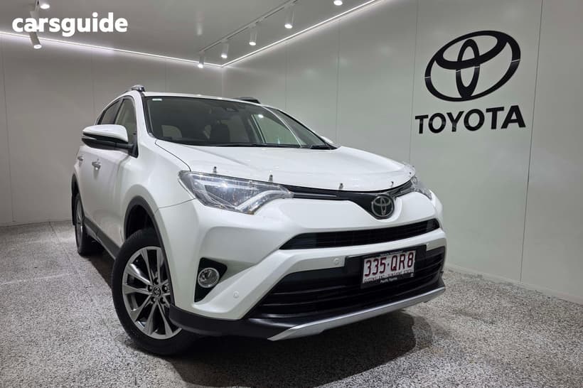 White 2017 Toyota RAV4 Wagon Cruiser (4X4)