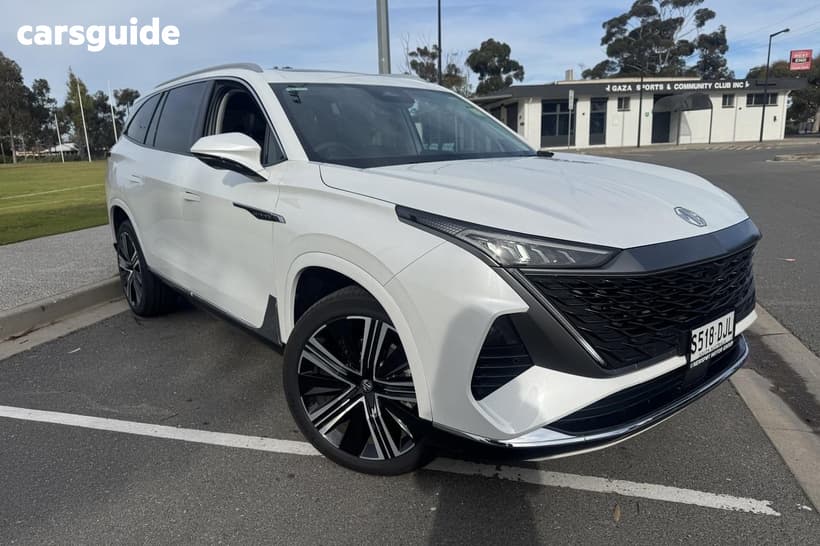 White 2025 MG Qs Wagon Essence Awd