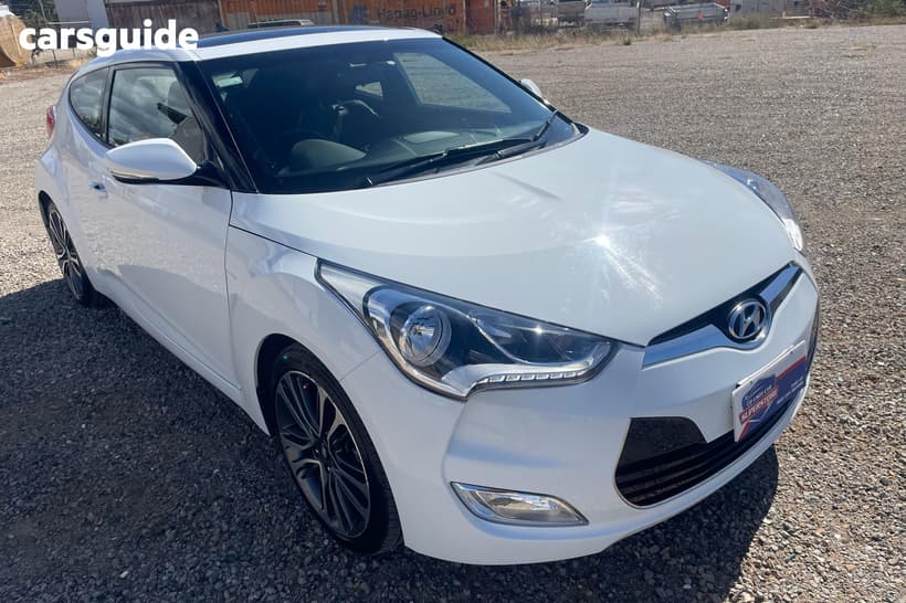 White 2017 Hyundai Veloster Coupe