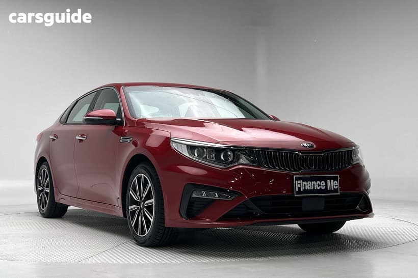 Red 2018 Kia Optima Sedan Si