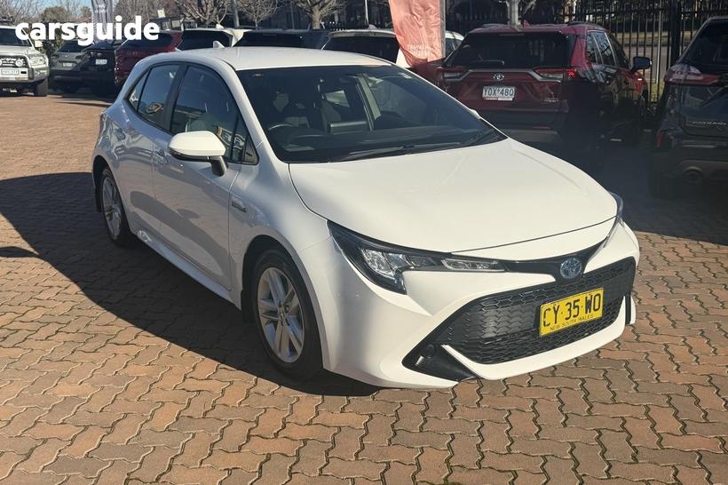White 2020 Toyota Corolla Hatchback Ascent Sport