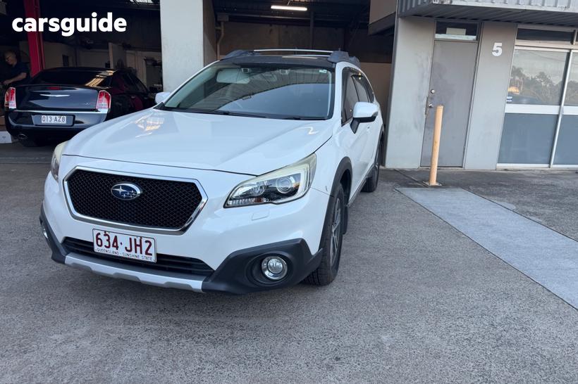 White 2015 Subaru Outback Wagon 3.6R