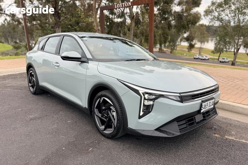 Green 2025 Kia K4 Hatchback Sport