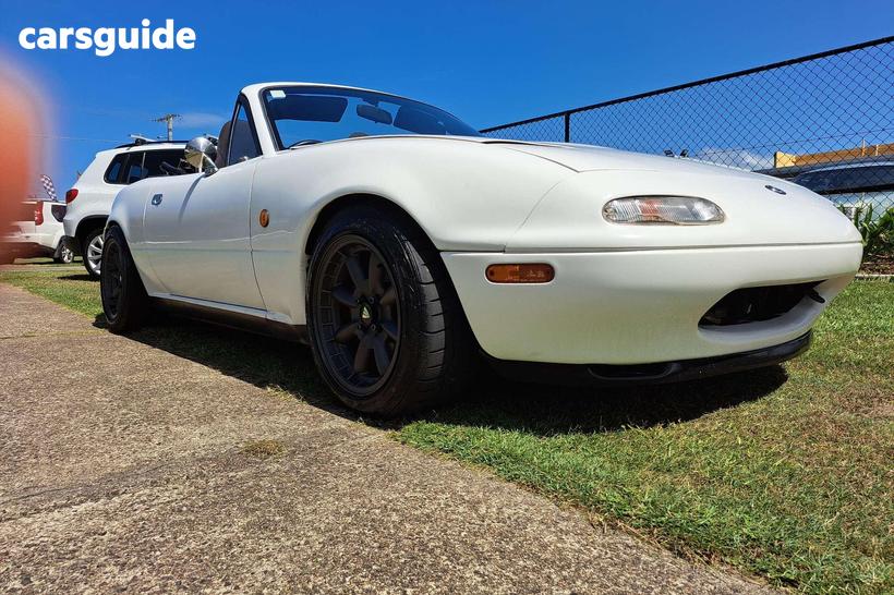 White 1992 Mazda MX-5 Convertible