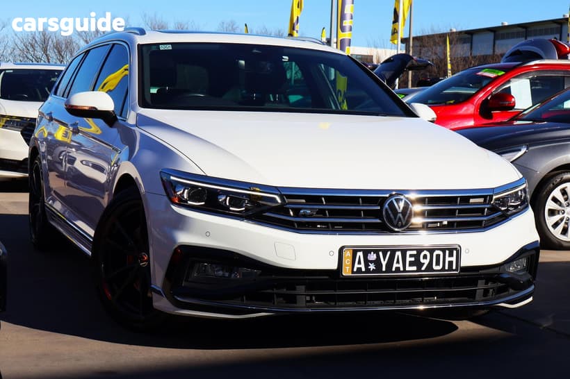 White 2021 Volkswagen Passat Wagon 206Tsi R-Line