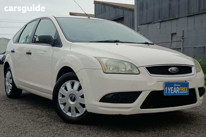 White 2008 Ford Focus Hatchback Cl