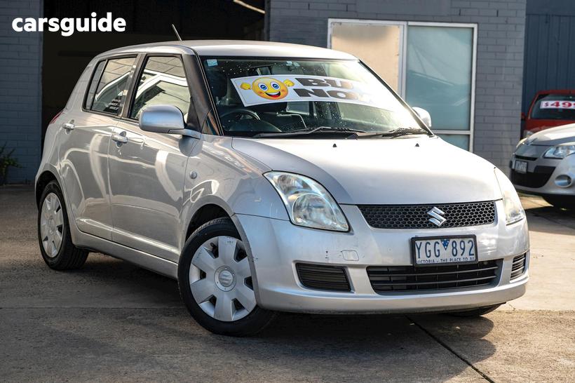 Silver 2010 Suzuki Swift Hatchback Re.4