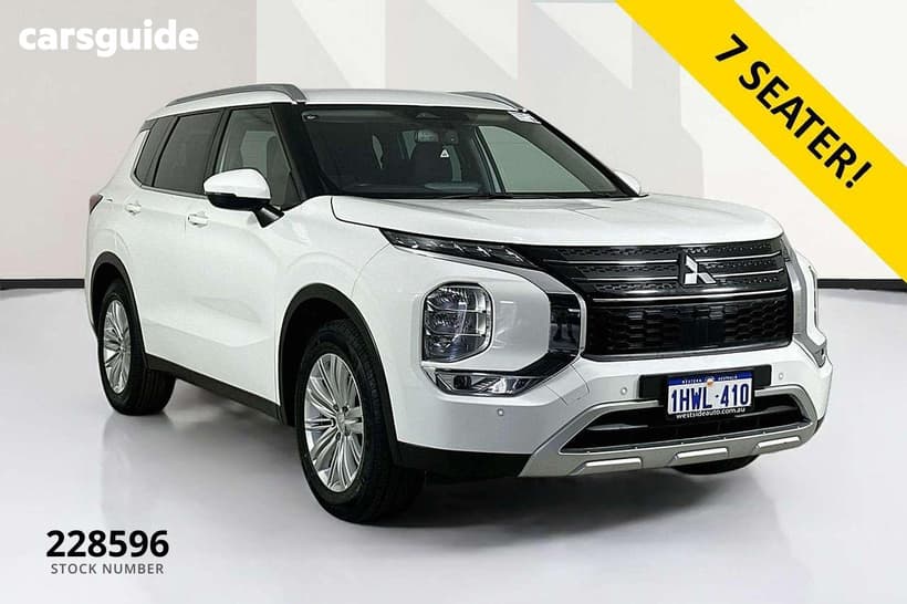 White 2023 Mitsubishi Outlander Wagon Es 7 Seat (2Wd)