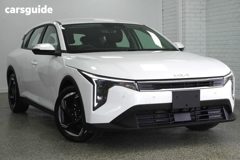 White 2025 Kia K4 Hatchback Sport+