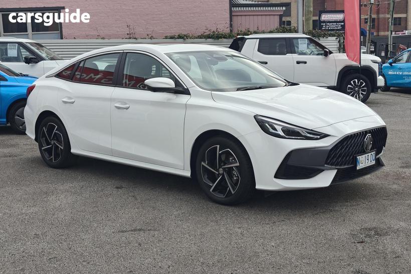 White 2025 MG MG5 Sedan Essence