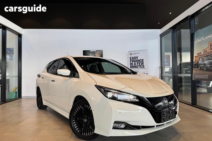 White 2023 Nissan Leaf Hatchback