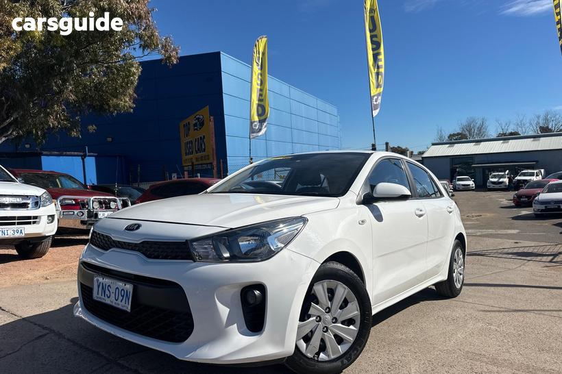 White 2019 Kia RIO Hatchback S
