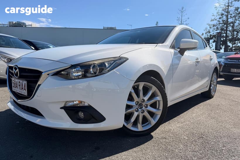 White 2015 Mazda 3 Hatchback Sp25