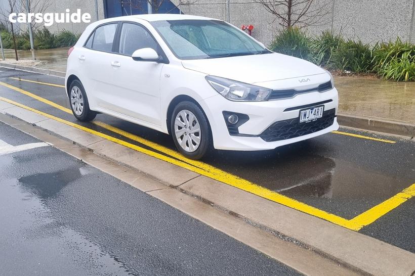 White 2022 Kia RIO Hatchback S