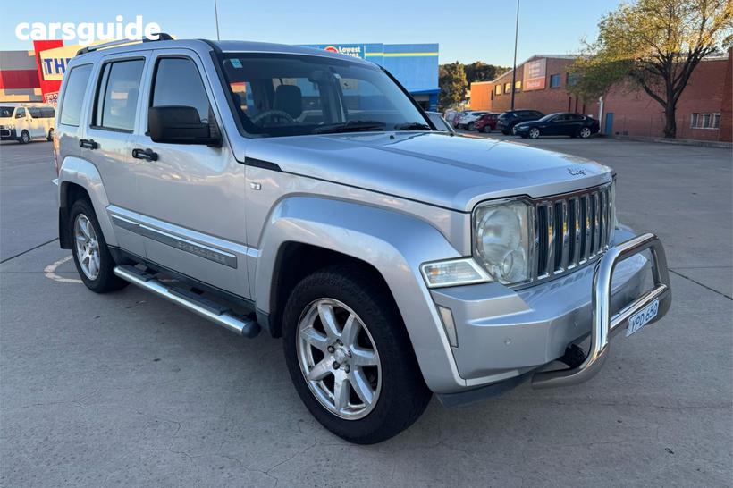 Silver 2009 Jeep Cherokee Wagon Limited (4X4)