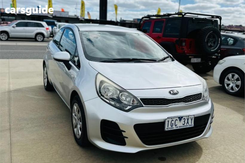 Silver 2014 Kia RIO Hatchback S
