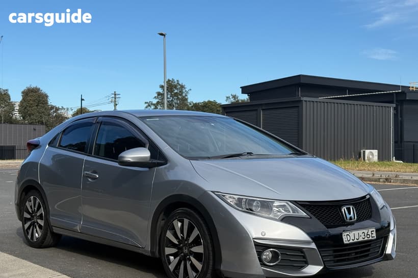Black 2016 Honda Civic Hatchback Vti-Ln