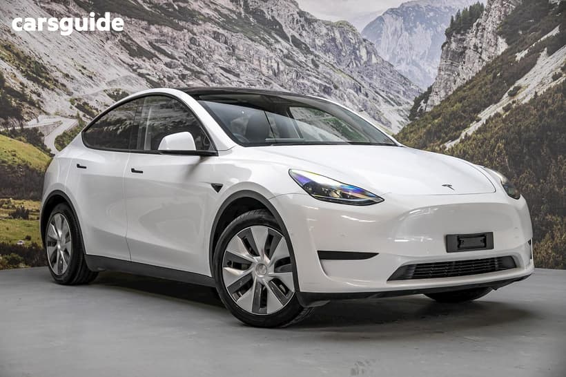White 2023 Tesla Model Y Wagon Rear-Wheel Drive