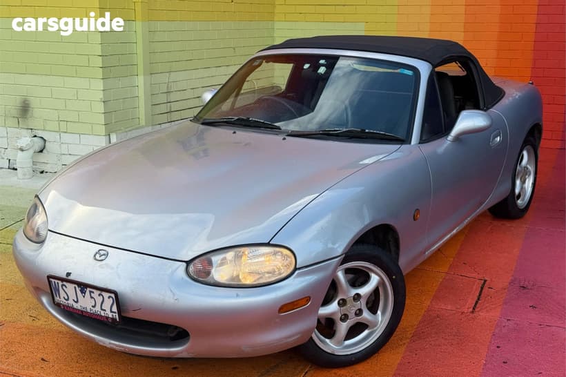 Silver 2000 Mazda MX-5 Hardtop