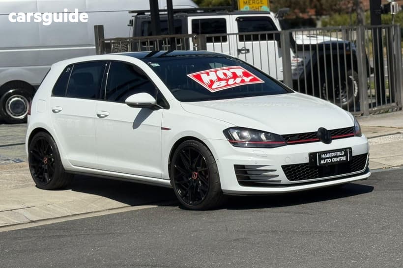 White 2017 Volkswagen Golf Hatchback Gti