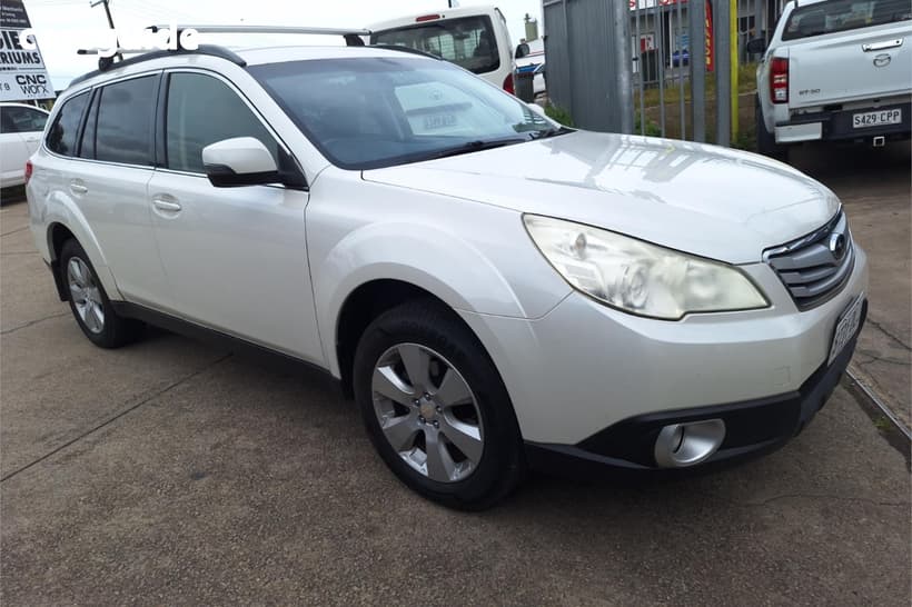 White 2012 Subaru Outback Wagon 2.5I
