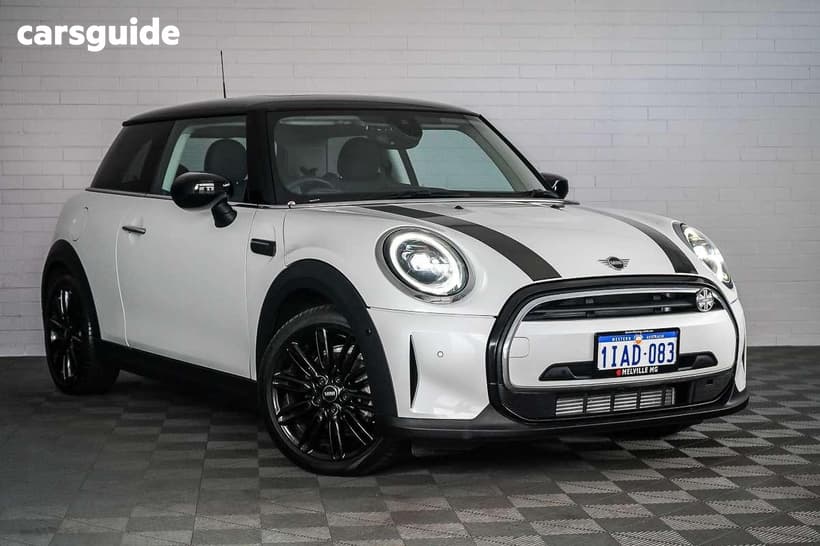 White 2023 Mini Cooper Hatchback Classic 3D Hatch
