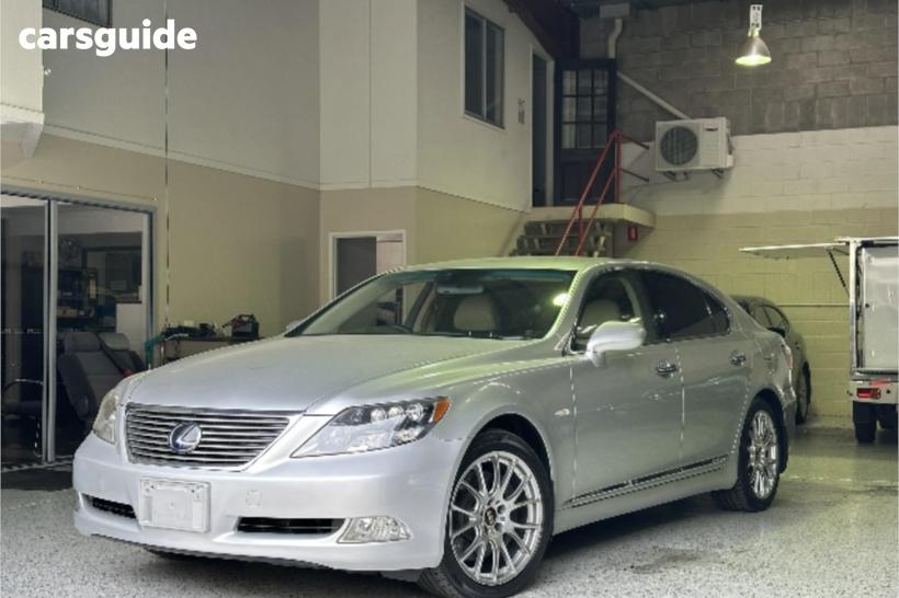 Silver 2007 Lexus LS Sedan UVF45