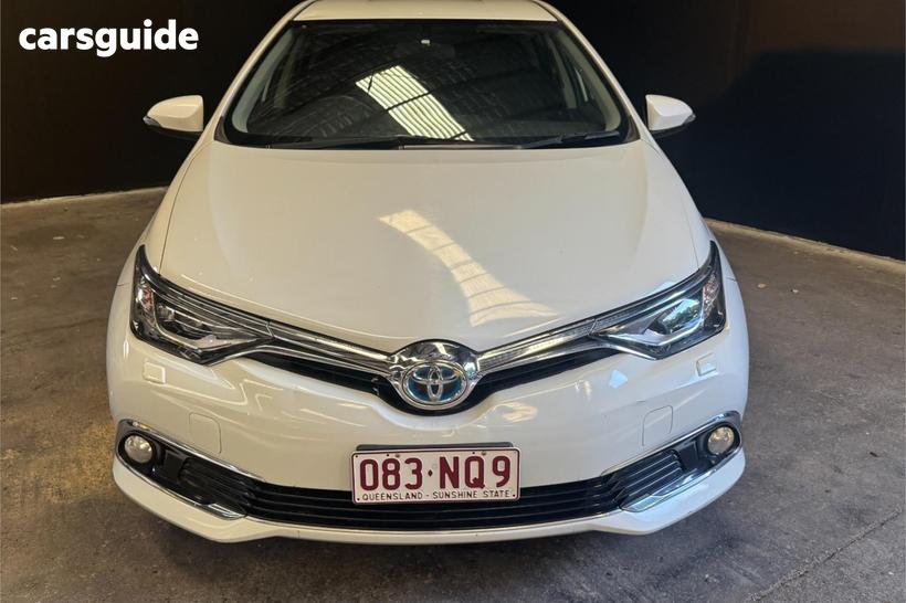 White 2018 Toyota Corolla Hatchback Hybrid