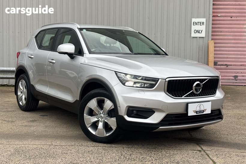 Silver 2018 Volvo XC40 Wagon T4 Momentum