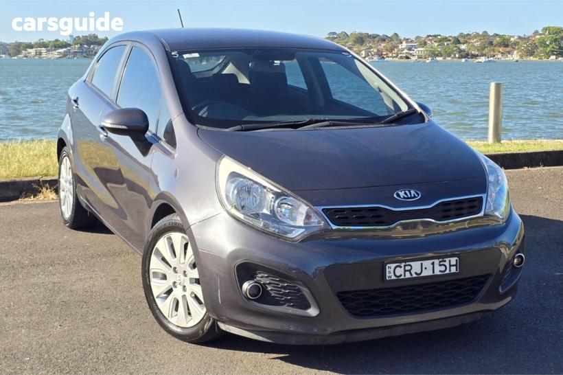 Grey 2013 Kia RIO Hatchback Si