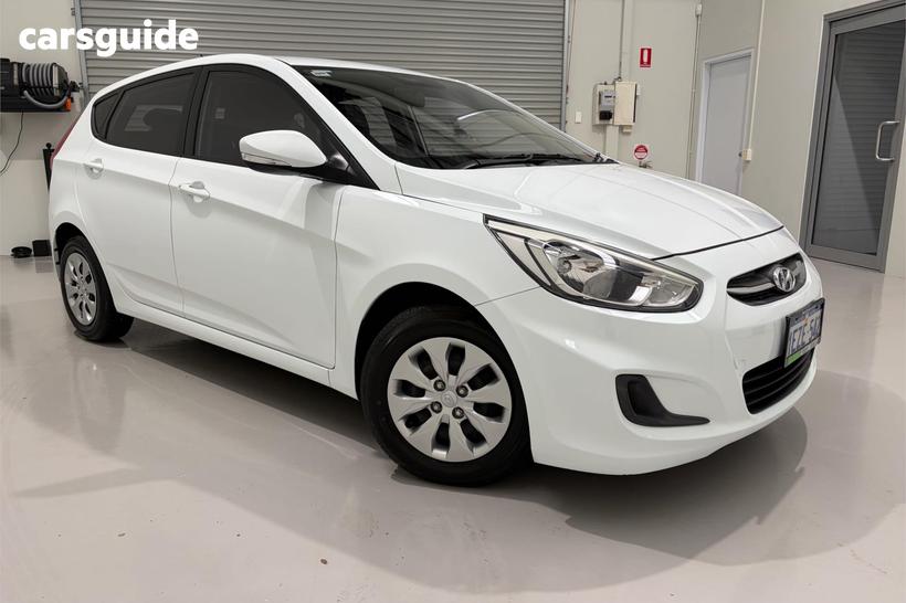 White 2015 Hyundai Accent Hatchback Active